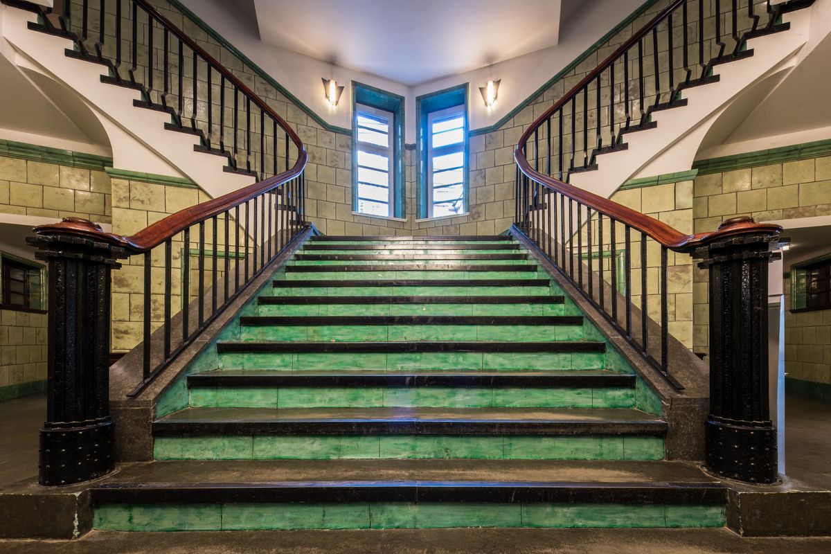 Un cuarto o un quinto sin ascensor en Cornellà: así se resuelve el vaciado